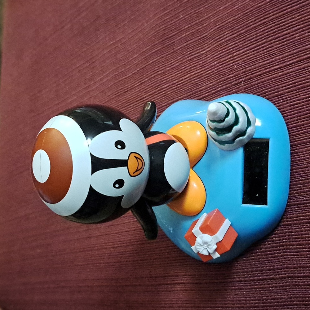 Magic Power Solar Dancing Penguin Mover